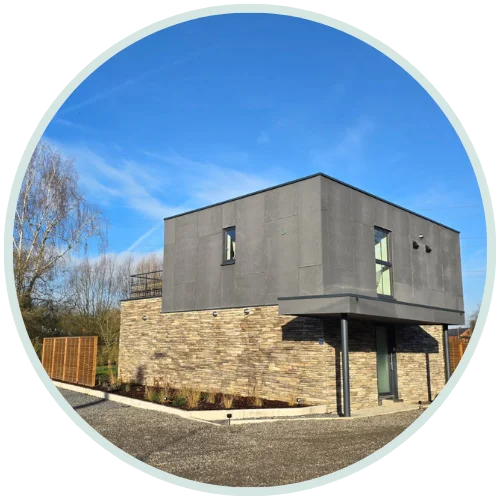 Cocon des Sentiers Nature & Spa - Sentier de la quiétude - Espaces et locations Bâtiment principal: spa privatif pour 2 à 4 pers avec jacuzzi pro 80 jets spécifiques, fauteuil infrarouge avec masque de luminothérapie, sauna traditionnel et espace de relaxation